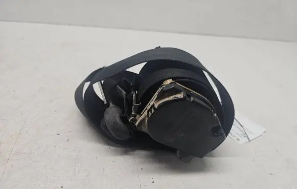 Middle seatbelt (rear)