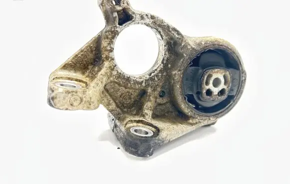 Peugeot 308 Engine mount bracket 81090780