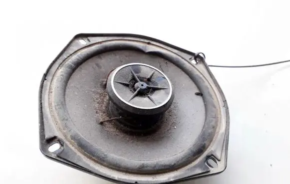 Nissan Almera Front door speaker 090010103