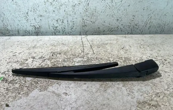 Suzuki Swift II Rear wiper blade arm