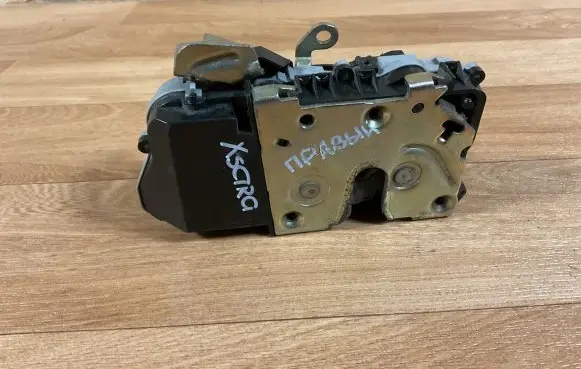 Citroen Xsara Front door lock 