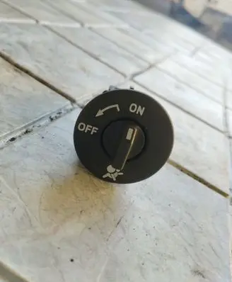 Renault Megane II Passenger airbag on/off switch 8200169589C