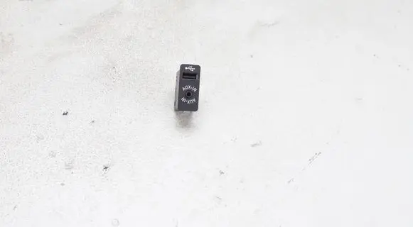 BMW X4 F26 AUX in-socket connector 9266607 84109266607