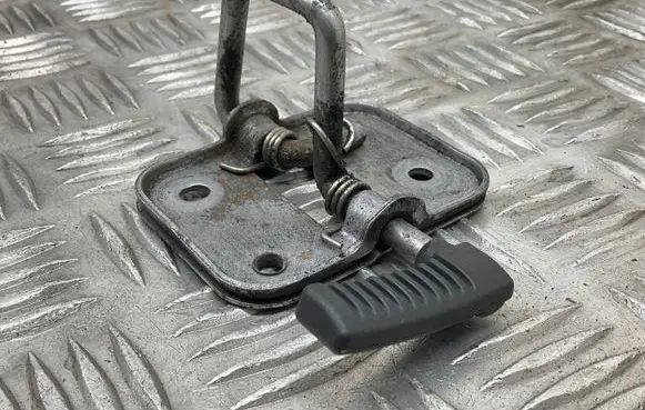 Seat Leon (5F) Engine bonnet/hood lock/latch loop/hook 5F0823186