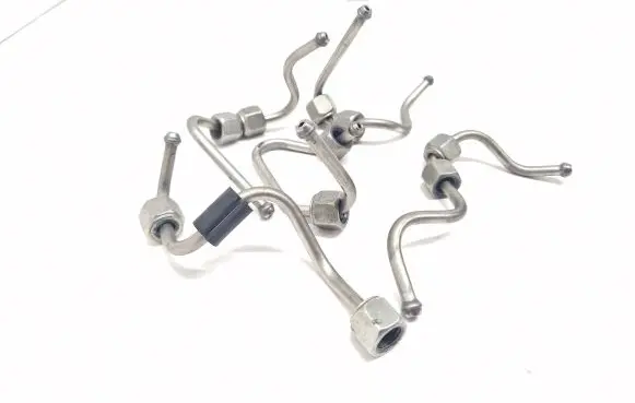 Fuel injector supply line/pipe