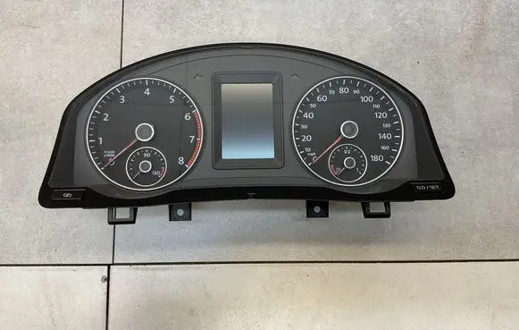 Volkswagen Eos Speedometer (instrument cluster) 1Q0920975