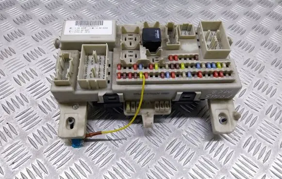 Ford Focus High voltage junction box 4M5T14A073BJ