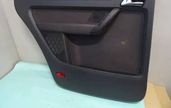 Volkswagen Touran I Coupe rear side trim panel 