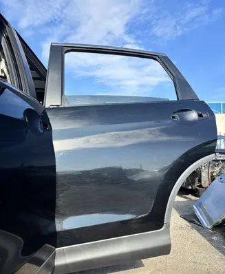 Honda CR-V Rear door