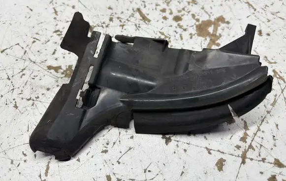 Volvo XC70 Intercooler air guide/duct channel M0N7A