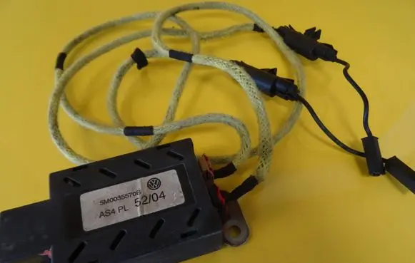 Volkswagen Golf Plus Aerial antenna amplifier 5M0035570B