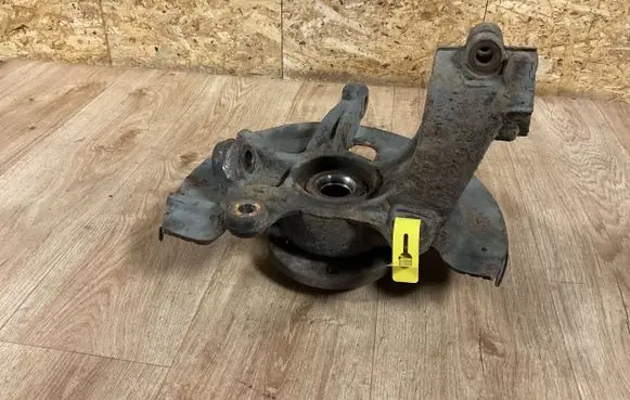 Volvo V70 Front wheel hub 