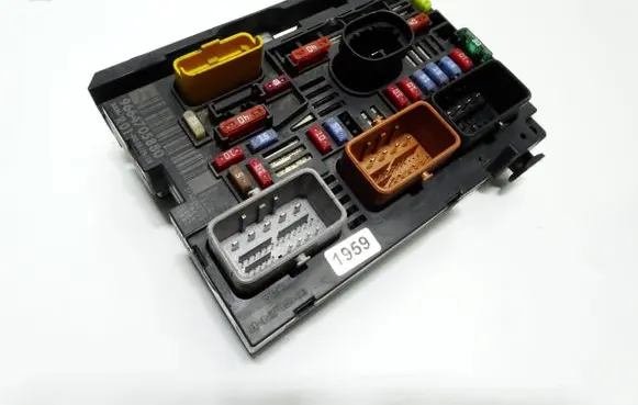 Citroen C4 I Fuse module 9664705880