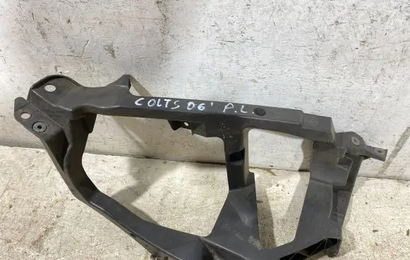 Headlight/headlamp mounting bracket