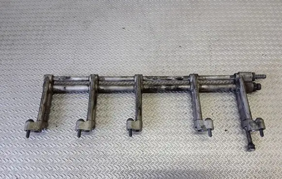 Volkswagen Touareg I Fuel injector supply line/pipe 