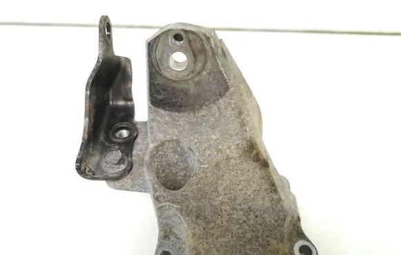 Lexus IS 220D-250-350 Engine mounting bracket