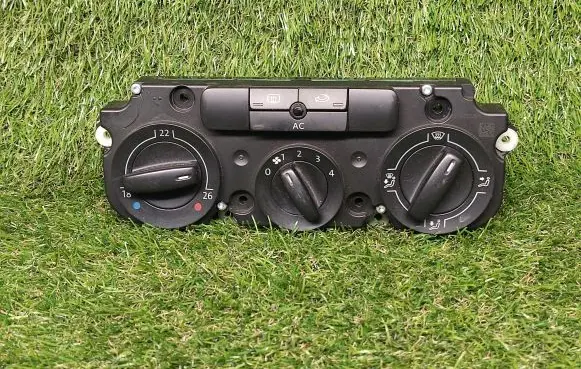 Volkswagen Tiguan Climate control unit 1K0820047HM 5HB00935260