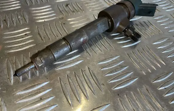 Opel Vectra C Fuel injector 0445110165