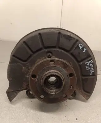 Audi Q3 8U Front wheel hub