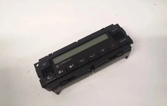 Volkswagen PASSAT B5 Climate control unit