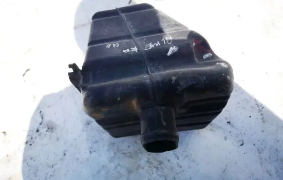 Intake resonator