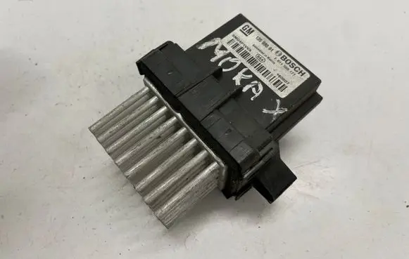 Opel Mokka X Heater blower fan relay 13598091