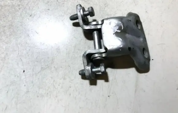 Mitsubishi Carisma Rear door lower hinge