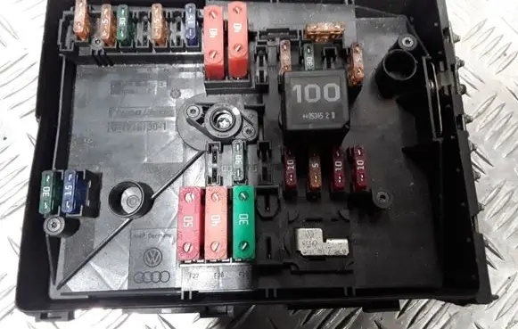 Volkswagen Caddy Fuse module 1K0937125 017181301