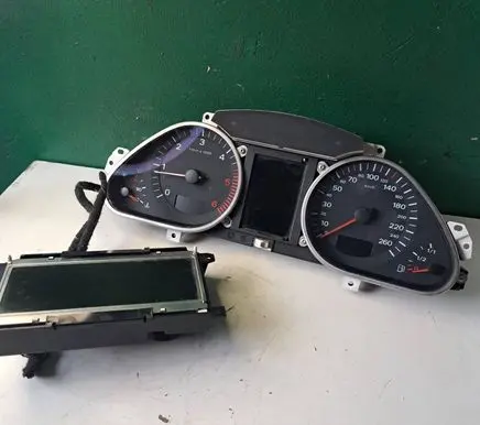 Audi A6 S6 C6 4F Speedometer (instrument cluster) 4F0919603 23112005 A2C53080033S