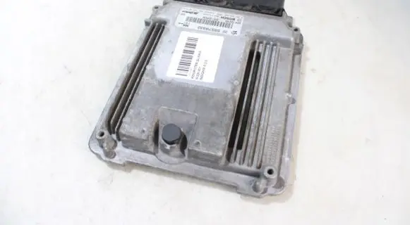 Opel Insignia A Engine control unit/module ECU 55570932