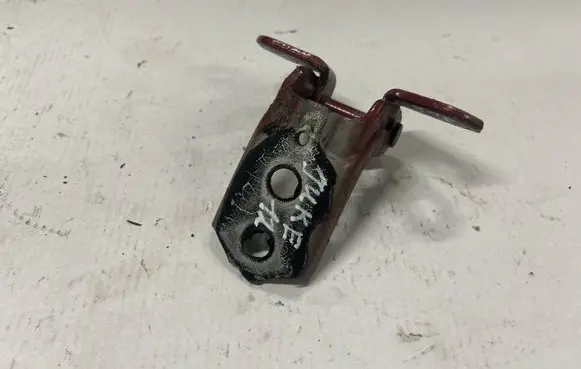 Nissan Juke I F15 Front door lower hinge 