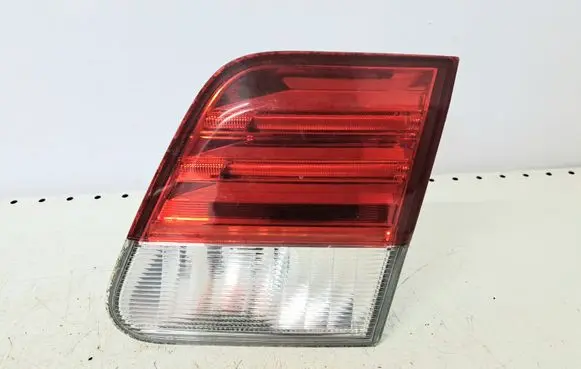 Toyota Avensis T270 Tailgate rear/tail lights