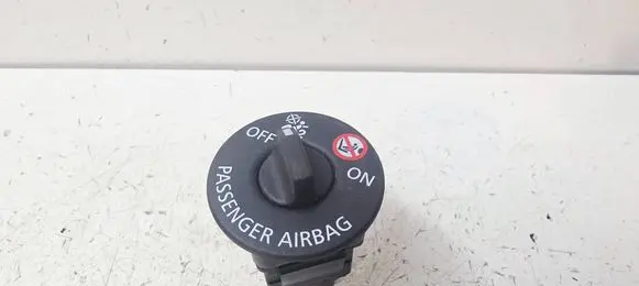 Renault Kadjar Passenger airbag on/off switch 681995290R