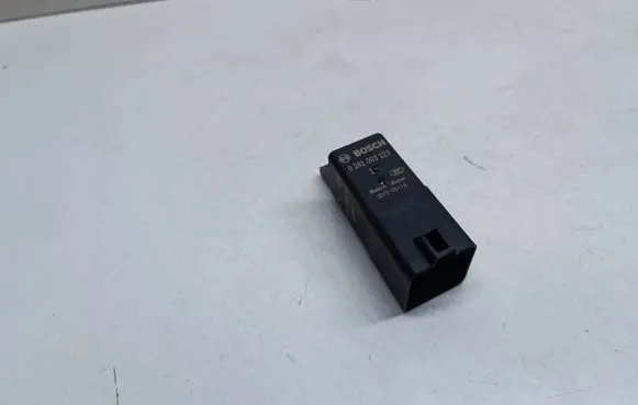 Land Rover Range Rover Sport L494 Glow plug pre-heat relay 0281003123