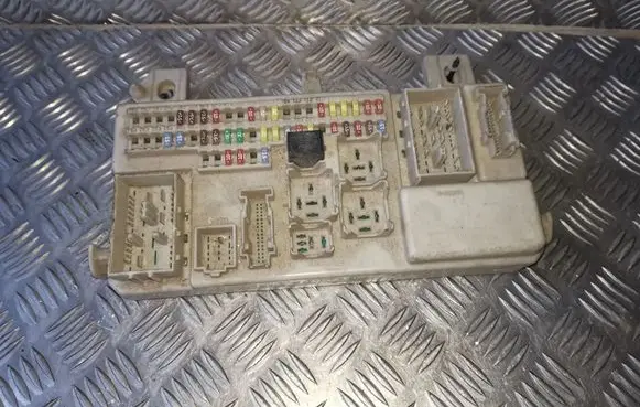 Mazda 3 I Fuse module BP4K66730C