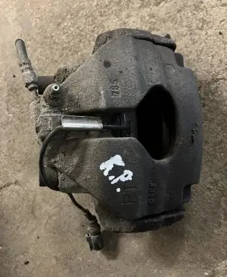 Volkswagen Touareg I Front brake caliper