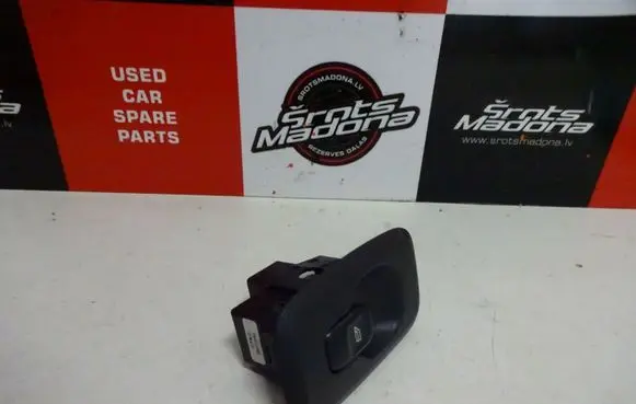 Volvo XC90 Electric window control switch 8685288