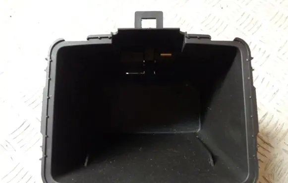 Opel Insignia A USB socket connector 13222117 13209325