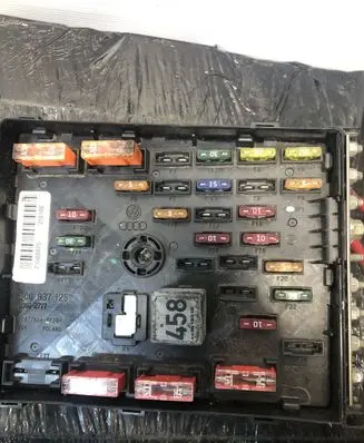 Volkswagen PASSAT B6 Fuse module 3C0937125