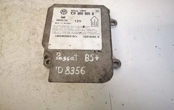 Volkswagen PASSAT B5.5 Airbag control unit/module 1C0909605B