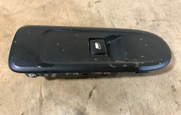Peugeot 508 Electric window control switch 98026388ZD 28340833