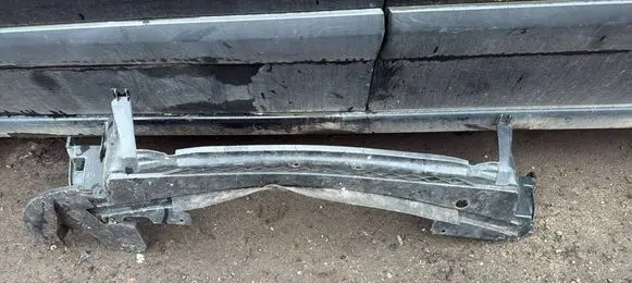 Volvo XC70 Front bumper skid plate/under tray 30744085