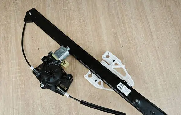 Audi Q3 F3 Rear door window regulator with motor 83A839462 5Q0959802