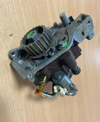 Ford Focus Fuel injection high pressure pump AV609D382AA