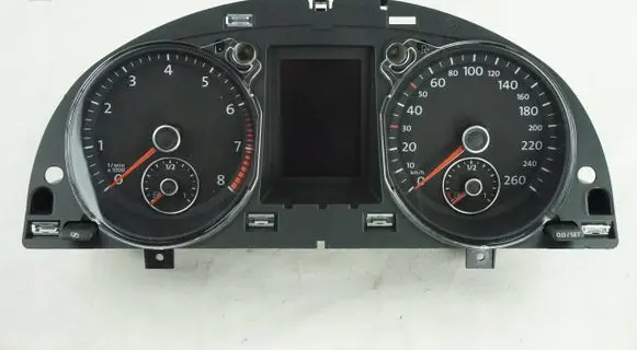 Volkswagen PASSAT B7 Speedometer (instrument cluster) 3AA920870B