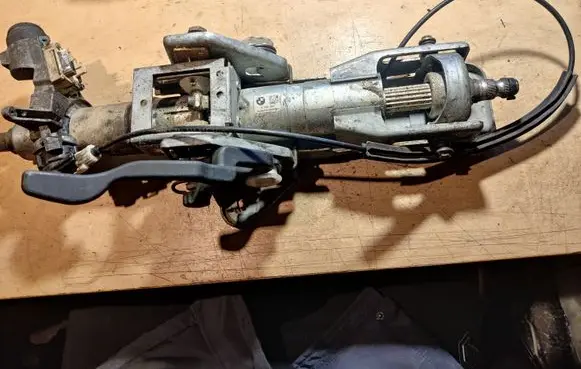 Steering wheel axle set