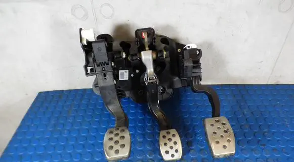 Opel Corsa E Pedal assembly CART39011433 39011433