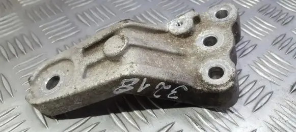 KIA Ceed Engine mounting bracket