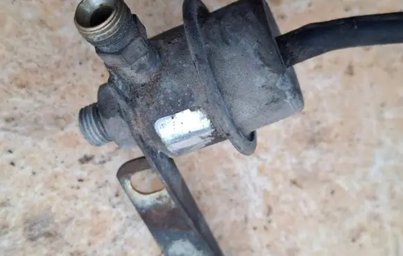 Jaguar XJ X308 Fuel pressure regulator 