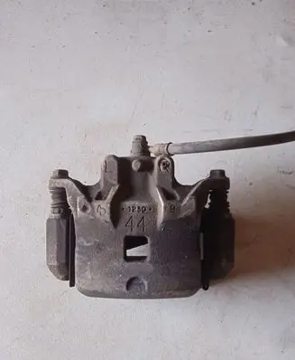 Nissan Juke I F15 Front brake pad spring 